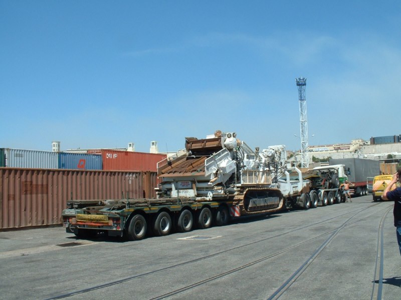 Transport d'engin sur remorque spéciale